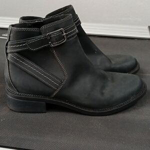 Clarks Collection Maye Strap Ankle Boot size 11 black